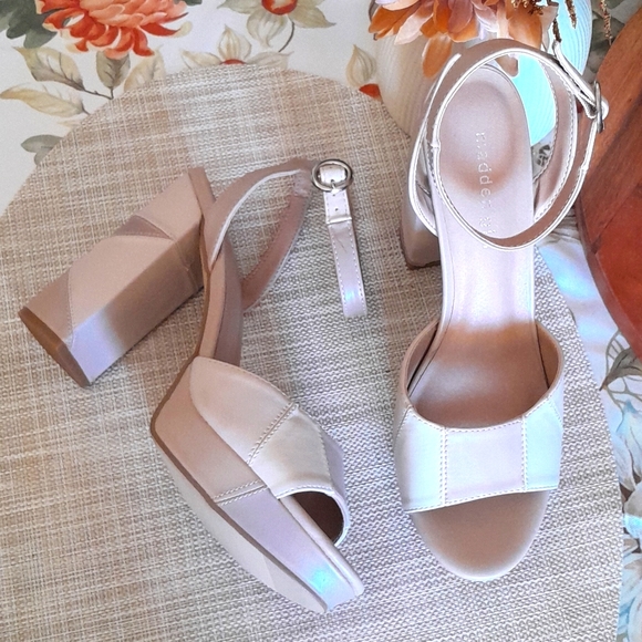 Madden Girl 10M Tan Skyy Platform Chunk Heels - Picture 3 of 7